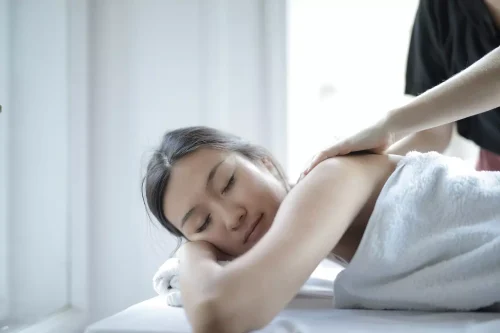 Klasyczny masaż leczniczy – poznaj jego technikę!